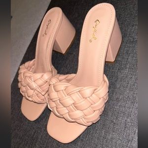 Women’s shoes size 7